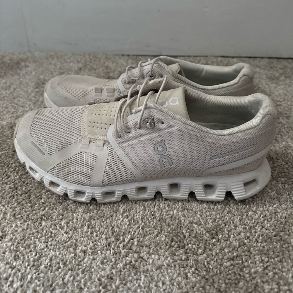 On cloud sneaker